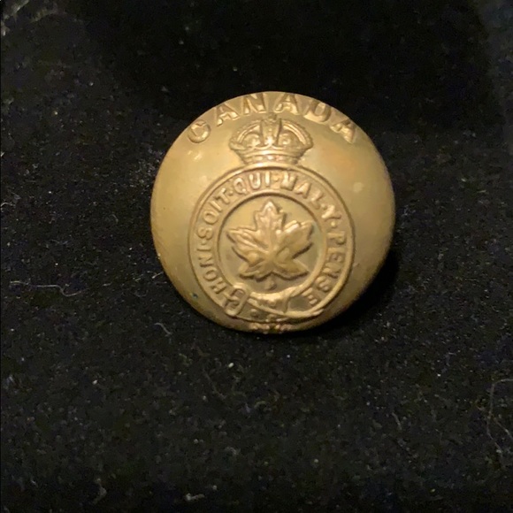 Other - Canadian Button♣️